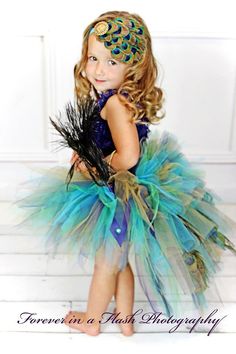 Toddler Peacock... Oh my sweet cuteness! Carnaval Kids, Feather Bustle, Peacock Tutu, Peacock Costume, Long Tutu, Cute Costumes, Peacock Feather, Costume Halloween, Kids Costumes