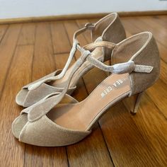 Chelsea Crew Blondie T-Strap Velvet Heels New In Box, Never Worn, Smoke Free Home Size 37 - Us Women’s 6.5 Cream Colored Beige T-strap Heels For Formal Occasions, Gatsby Heels, Chelsea Crew Shoes, Rose Gold Heels, Orange Heels, T Strap Shoes, Suede High Heels, T Strap Heels, Velvet Heels