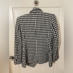 Zara Black-And-White Houndstooth Jacket With Gold Buttons. Never Worn. Fits Small. Houndstooth Jacket, Zara Jackets, White Houndstooth, Gold Buttons, Zara Black, Blazer Suit, Suit Jacket, Zara, Jackets & Coats