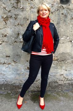 Style for women over 40 – 7 outfits for 7 days 7 Outfits For 7 Days, Outfits With Leather Leggings, Leggings For Women Over 50, Over 40 Outfits, Holiday Outfits Women, Plus Size Fall Fashion, Red Scarf