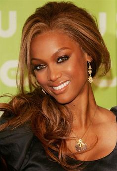 Tyra Banks Runway, Side Ponytails, Estelle Lefébure, Brand Stories, Fishtail Braid Hairstyles, Icy Girl, Side Ponytail