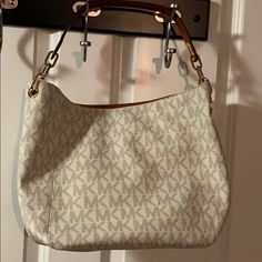 Michael Kors Tote Authentic Used Once Bags Michael Kors, Michael Kors Bag, Michael Kors Monogram, Womens Tote Bags, Louis Vuitton Damier, Color White, Michael Kors, Louis Vuitton, Pattern