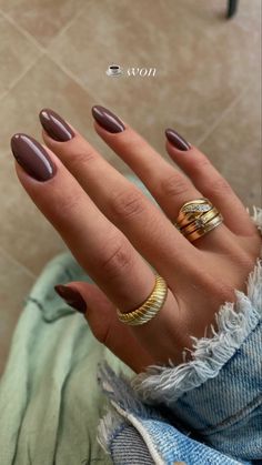 Gel Autumn Nails Fall, Nail Inspo 2023 Autumn, Oval Nails Dark Colors, Simple Fall Nails Oval Shape, Casual Fall Sunday Outfit, Fall Nails 2023 Round, Fall/winter Nails Almond, Gel Nails Autumn 2023, Fall 2023 Nails Almond