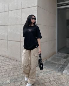 Casual Trendy Outfits, Cargo Pants For Women, Cargo Outfit, Modest Casual Outfits, Casual Cargo Pants, Y2k Casual, Cargo Pants Outfit, Causal Outfits