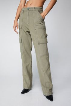 Down here. Feel fierce in our cargo pants, with a straight leg fit and a high waistline, made in high quality twill fabric. Wear it with a crop top and blazer for an elevated daytime look that will take you from lunch dates to office days. Twill Utility Straight Leg Cargo Pants High Quality Twill Fabric Flattering Straight Leg Fit Comfortable High Waistline Pocket Features Model wears a size S (US size 6/UK size 10). Straight Leg Cargo Pants, Oasis Fashion, Casual Trousers, Twill Fabric, Fashion Face, Cargo Pants, Nice Dresses, Dates, Fashion Beauty