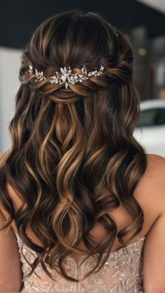 Hairstyle For Bridesmaid Medium, Hair Idea For Prom, Hairstyle For Prom Long Hair, Wedding Hair Bridesmaid Half Up, Hair Down Bridal Styles Medium Length, Half Up Do Hairstyles For Weddings, Grad Half Up Half Down Hair, Prom Hair Medium Length Half Up, Simple Grad Hairstyles