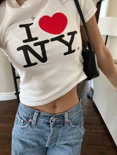 I Heart New York Shirt Outfit Y2k, I Love New York Shirt Outfit Y2k, I Love Nyc Shirt Outfit Y2k, I Love Ny Crop Top, I Love New York Shirt Outfit Aesthetic, Nyc Clothing Aesthetic, I Love Ny Shirt Outfit Aesthetic, Crop Graphic Tee Outfit, New York Graphic Tee