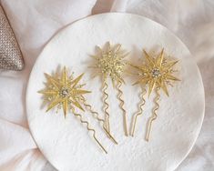 Stunning set of 3 gold art deco star bridal hair pins with crystals for modern wedding. These star hair pins so versatile are ideal to complete your bridal look. You can wear them in different combinations in your hair, either in a ponytail, a braid or an updo. * Production takes 7-10 business days from order placement plus shipping time. * This piece is made to order. Due to the nature of handmade items, there will be slight differences from piece to piece; please be aware of these slight varia Celestial Hair Accessories, Wedding Celestial, Star Hair Pins, Hair Accessories For Bride, Celestial Hair, Art Deco Star, Accessories For Bride, Celestial Wedding, Bride Headpiece