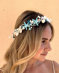 This elegant hair piece made with starfish, seashell,  pearls and crystals.  - It is regulated by a ribbon - flexible design - one size fits all A great nautical wedding headpiece for your beach or destination wedding. This headband is perfect for bride, bridesmaid, and flower girl. Shipping: -tracking number -your item will be carefully packaged and shipped with love Custom order always welcome, please contact us. Thank you Beach hair accessory Seashell headpiece Shell hairpiece Mermaid crown S Blue Beach Party, Beach Wedding Tiara, Seashell Headpiece, Starfish Headpiece, Seashell Tiara, Starfish Wreath, Beach Hair Accessories, Seashell Crown, Festive Hair