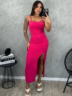 Vestido Feminino Longo Fenda Na Lateral Com Alças Finas Elegante Malha Premium Pink elegante  Sem Mangas Tecido de malha Simples Suspensório Elasticidade alta Todos Women Clothing, size features are:Bust: ,Length: ,Sleeve Length: Women Long Dresses, Outfits Fashion, Long Dress, Fashion Outfits, Collar, Nails, Pink