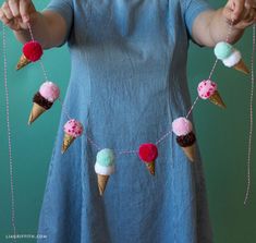 Ice Cream Cone Craft, Pompon Diy, Diy Pom Pom, How To Make A Pom Pom, Cones Crafts, Pom Pom Crafts, Ice Cream Cones, Pom Pom Garland, Gift Toppers