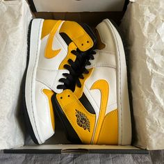 Nike Size 8.5 In Men Used Twice. Nike Yellow, Shoes Nike, Mens Shoes Sneakers, Men's Nike, Yellow White, Nike Men, Nike Shoes, Men's Shoes, Shoes Sneakers