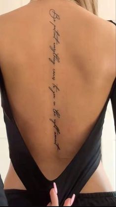 Small Hip Tattoos Black Women, Spine Tattoo Words, Elegant Back Tattoos For Women, Spine Tattoo Quotes, Back Tattoos Spine, Spine Tattoo Ideas, Rib Tattoos For Women, Stylish Tattoo, Writing Tattoos