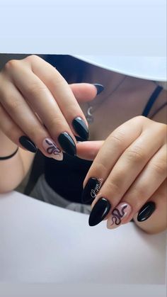 Nails, Black, Glossy, Snake, medium long Medium Almond Acrylic Nails Black, Black Nails With Snake Design, Almond Snake Nails, Black Medium Almond Nails, Snake Nails Designs Short, Snake Inspired Nails, Short Snake Nails, Siyah Nail Art, Nail Snake Design