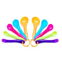 six plastic spoons are lined up in a row