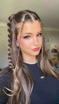 Simple Festival Hair, Preppy Hairstyles, Hairstyle Examples, Rave Hair, Simple Hairstyles, Hair Stylies, Hair Stylist Life