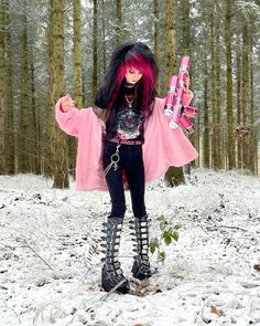 Black And Pink Scene, Emo Aesthetic Black, Scenecore Girl, Pink Scene Aesthetic, Pink Scene Hair, Scene Queen Outfit, Scenemo Outfits, Clawed Beauty, Black And Pink Aesthetic