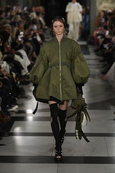 Simone Rocha RTW Spring 2023 Simon Rocha, H&m Collaboration, Xo Kitty, Elevated Casual, Louise Bourgeois, 2025 Fashion, Create Outfits, Spring 2023, Girls Wear