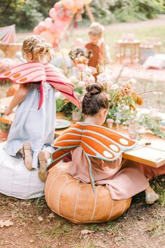 Fall Fairytale Birthday, Fall Garden Birthday Party, Fairy Party Cake Ideas, Boho Fairy Birthday Party, Fall Kids Birthday Party Ideas, Fairytale Birthday Party Ideas, Kids Fall Birthday Party, Fall Birthday Party Ideas, Kids Events Ideas