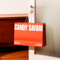 Candy Safari unveils its vibrant new brand identity! Get ready to embark on a delightful journey through a world of colorful treats and playful creatures. Shopping Bag Design, Candy Brands, Logo Design Trends, Minimal Logo, Shopping Tote, Brand Identity, Stationery Design