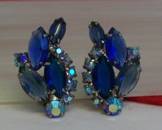 Vintage D&E Juliana Blue Glass Stones Sparkly Aurora Borealis Clip On Earrings #UnsignedJulianaDE Blue Party Clip-on Earrings, Vintage Blue Earrings For Evening, Handmade Blue Costume Jewelry Earrings, Handmade Blue Clip-on Party Earrings, Handmade Blue Clip-on Earrings For Party, Vintage Blue Clip-on Earrings For Gift, Handmade Blue Evening Earrings, Blue Costume Jewelry Earrings For Party, Rhinestone Stuff