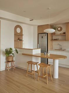 Use several shades of white in your small kitchen design, and combine contrasting textures to keep an all-white room from feeling sterile. Recessed-panel cabinets and crown molding create subtle shadows that can add interest. Santa Paula, Kitchen Inspo, Yellow Aesthetic, Decor Minimalist, Beach Apartment, Home Room Design