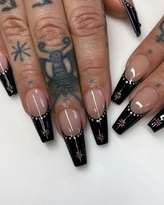 Black Design Gel Nails, Black And Red Floral Nails, Goth Nails French Tip, Black Cowgirl Nails, Goth Nails Aesthetic, Annabella Core Aesthetic, Victorian Gothic Nails, Alt Nail Inspo Almond, Southern Gothic Nails