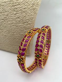 Golden Floral Pattern Bangle Emerald Bead, Pakistani Jewelry, Temple Jewellery, Red Stone, Short Necklace, Indian Jewelry, Bangle Bracelets, Floral Pattern, Jewelry Bracelets