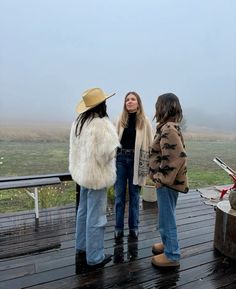 #california #outwest #western Ranch Outfits, Western Fall Outfits, Cabin Outfit, Wineries Outfit, Boho Winter, Looks Country, Nashville Outfits, Western Chic, Going Viral