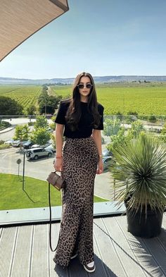 Leaped Print Skirt Outfit, Faldas Animal Print, Animal Print Dress Outfit, Animal Print Skirt Outfit, Vestido Animal Print, Animal Print Outfits, Animal Print Skirt, Casual Day Outfits, Elegante Casual