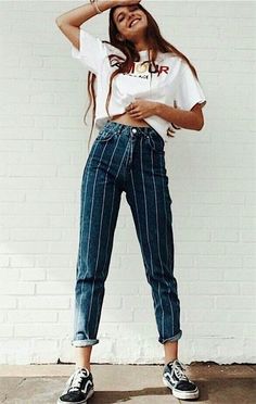 Shared by @annacsfraccaro. Find images and videos about fashion, style and clothes on We Heart It - the app to get lost in what you love. Stripe Jeans Outfit, Striped Jeans Outfit, What To Wear To College, Moda Ulzzang, Moda Jeans, Striped Jeans, Jeans Outfit, Moda Vintage, Fashion 2018