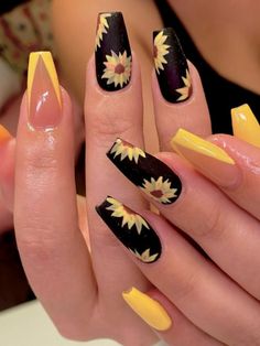 black and yellow sunflower nails Black Sunflower Nails, Sunflower Nails Acrylic, Sunflower Acrylic Nails, Cute Sunflower Nails, Nail Art Sunflower, Sunflower Nails Design, Nails Sunflower, Sunflower Nail, Sunflower Nail Art