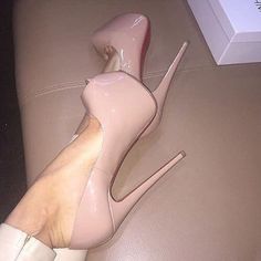 High 16cm Heels Shallow Platform Pumps Elegant Pumps, Suede High Heels, Super High Heels, Pump Types, Every Step You Take, Looks Chic, Fall Design, Platform Pumps, Auburn