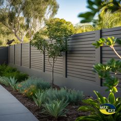 Aluminium Fence Ideas, Composite Fence Ideas, Mountain House Exterior, Deck Railing Ideas, Home Fencing, Fence Gate Design, Railing Ideas, Deck Railing