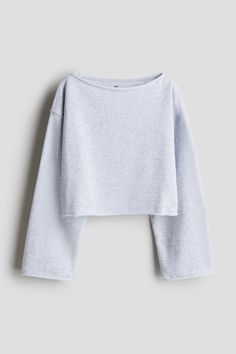 Oversized sweatshirt in lightweight fabric. Boat neck, dropped shoulders, and long sleeves. Sweatshirt Fabric, Oversized Top, Boat Neckline, Oversized Sweatshirt, Boat Neck, Lightweight Fabric, Drop Shoulder, Long Sleeves, Sweatshirts