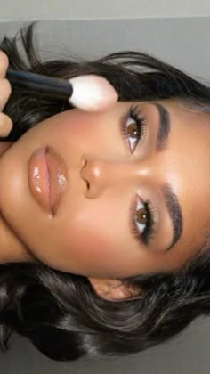 dewy glowy makeup natural flawless makeup inspo pink Editorial Makeup Inspiration, Light Makeup For Quince, Grad Makeup Natural, Wet Skin Photoshoot, Bronze Glowy Makeup Glam Wedding, Natural Makeup For Pictures, Matte Eyeshadow Looks For Brown Eyes, Light Graduation Makeup, Light Bride Makeup