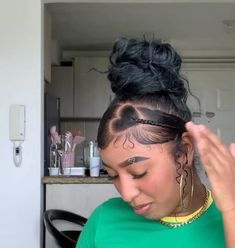 Updo With Edges, Hairstyles Baddie, Long To Short Haircut, Hairstyles With Curled Hair, Hair Braid Patterns, Latina Hair, Natural Hair Bun Styles, Hair Puff, Easy Hairstyles For Thick Hair