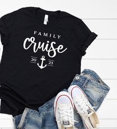 Cotton Letter Print T-shirt For Family Vacation, Casual Black T-shirt For Family Vacation, Cotton Graphic T-shirt For Family Outings, Graphic Print Crew Neck T-shirt For Family Outings, Casual Graphic Print Top For Family Outings, Black Cotton T-shirt For Family Outings, Pre-shrunk Short Sleeve T-shirt For Family Outings, Crew Neck T-shirt With Letter Print For Family Outings, Casual T-shirt With Custom Print For Family Outings