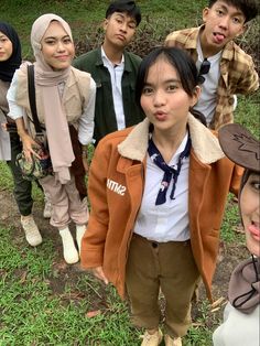 Jumanji Outfit Ideas, Taman Safari, Memorial Outfits, Zoo Outfit, Yearbook Photoshoot, Yearbook Themes, Yearbook Ideas