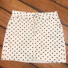 Topshop Denim Mini Skirt White With Black Polka Dots Eur 36 Us 4 Uk 8 Casual Polka Dot Mini Bottoms, Cute White High-waist Mini Skirt, Cute High Waist White Mini Skirt, Cute High-waisted White Skirt, Cute High Waist White Skirt, Trendy Polka Dot Skirt For Spring, Polka Dot Mini Bottoms For Spring, Polka Dot Mini Length Bottoms For Spring, Casual White Mini Denim Skirt