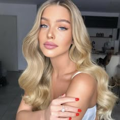 Blonde Lipstick Colors, Blonde Bride Hairstyles, Soft Bridal Waves, Blonde Wedding Hair, Blonde Bride, Bridal Hair Down, Blonde Hair Makeup, Hair Highlight, Blonde Wavy Hair