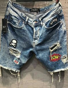 Old School Tattoo Designs, Bermuda Jeans, Old School Tattoo, Kids' Dresses, Charlie Brown, Urban Fashion, Short Pants, Old School