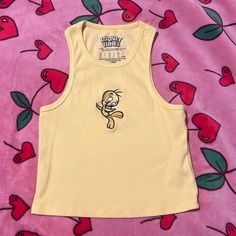 Forever21 Tweety Bird Crop Tank Top. Looney Tunes. Size Small. Brand New. Yellow Y2k Crop Top For Spring, Cute Yellow Sleeveless Top, Yellow Fitted Y2k Tank Top, Yellow Y2k Tank Top For Summer, Trendy Yellow Tank Top, Trendy Yellow Crop Top, Cute Fitted Yellow Tops, Mustard Tank Top For Spring, Forever 21 Yellow Cotton Top