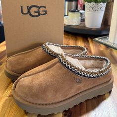 Brand New In Box, Ugg Tasman Slippers In Chestnut. Size Is A Women’s 5. Bought The Wrong Size. Trendy Fall Shoes, Ugg Tasmans, Shoes Uggs, Ascot Shoes, Mens House Shoes, Mens Ugg Slippers, Tasman Slippers, Pretty Sneakers, Chestnut Uggs