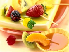 fruit skewers are arranged on top of each other