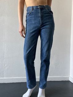 Medium wash high waisted jeans with a zip fly, belt loops and pockets. Has some stretch. In excellent vintage condition. DETAILSLabel: BoroMaterial: 98% Cotton, 2% PolyurethaneSIZE & MEASUREMENTSWaist: 30"Hips: 32"Rise: 11.5"Inseam: 29"Leg Opening: 7.5" Dark Wash Straight Leg Pants With Zip Fly, Straight Leg Bottoms With Zip Fly For Everyday, Retro Jeans For Everyday Wear, Retro Straight Jeans With Five Pockets, Classic Medium Wash Pants With Belt Loops, Everyday Dark Wash Jeans With Zip Fly, Classic Medium Wash High Waist Pants, Dark Wash Straight Leg Jeans With Zip Fly, Classic High Waist Medium Wash Pants