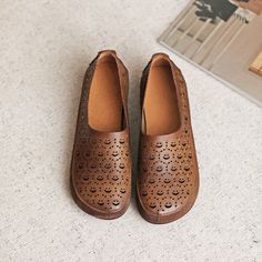 These loafers are designed in a timeless, minimal silhouette, so you'll be sure to wear them often. Made from soft leather, soft bottom that ensure all-day comfort. Wear yours with tailoring and denim alike. Color: Beige/BrownMaterial: Cow leatherLining: No, Just cow leather the other sideInsole: Genuine leatherSole: RubberHeels: 2.5 cm/0.98"Fit: Medium to Wide, Runs Normal.Origin: Made in China Production Time: About 5-7 days (Any exceptional case will email you, Please pay attention to your email left) Shipping Time: Free Shipping To most locations, delivery time is approximately 5-15 days; We have paid FedEx Option, to most locations, delivery time is approximately 2-8 days.Great Shoes To Spice Up Any Outfit, From Casual Jeans To Fancy Dress. The More You Wear Them, The More Comfortable Comfortable Brown Slip-on Flats, Comfortable Brown Plain Toe Slip-ons, Brown Closed Toe Slip-ons With Textured Sole, Casual Brown Slip-ons With Brogue Detailing, Casual Brown Leather Slip-ons, Brown Leather Slip-on Shoes With Stitched Sole, Brown Low-top Flats With Rubber Sole, Brown Closed Toe Loafers With Stitched Sole, Brown Flat Heel Moccasins With Brogue Detailing