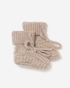 made in Italy Stricksocke für Babys umgeschlagenes, geripptes Bündchen grober Strick Warm Cozy Winter Booties, Comfortable Cream Winter Booties, Cute Hand Knitted Winter Booties, Cozy Cream Winter Booties, Aylin Koenig, Knit Socks, Chunky Knit, Knitting Socks, Merino Wool