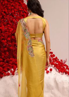 Draped Sarees, Fancy Dress Patterns, Fashion Croquis, Heena Khan, Sleeveless Blouse Designs, Long Blouse Designs, Designer Sari, Wedding Outfits For Women, Saree Wearing Styles