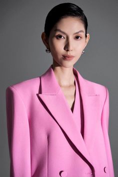 This blazer is perfect for the office and beyond. With its tailored fit and stylish peak lapels, it projects confidence and sophistication. Soft twill fabric ensures all-day comfort during work or play. Get ready to make an impression! Material: Brown (Twill)/ Pink (Crepe)Front length: 71cm/72cm/73cm (S/M/L), Sleeve Length: 60cm/61cm/62cm Mean Blvd, Crepe Blazer, Peak Lapel, New Face, Flat Iron, Twill Fabric, Online Fashion, Special Features, Latest Fashion Trends